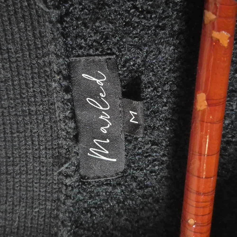 Marled Black Cardigan Sweater With Two Front Pockets And Tortoise Shell Buttons - Picture 2 of 3